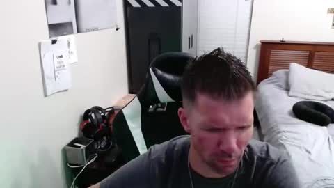 Snapshot of elevatetlb chatting on October 1, 5:24 am Walker online show from October 1, 5:24 am