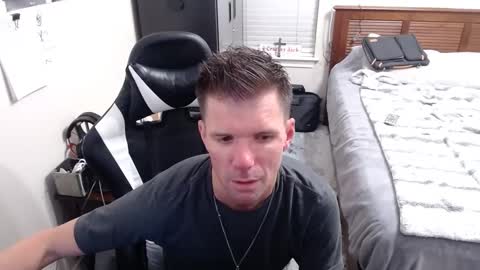 Snapshot of elevatetlb chatting on October 7, 1:14 am Walker online show from October 7, 1:14 am