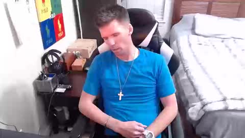 Snapshot of elevatetlb chatting on October 12, 4:11 am Walker online show from October 12, 4:11 am