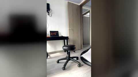 Snapshot of elferjuan1310 chatting on May 22, 2:01 pm elferjuan1310 online show from May 22, 2:01 pm