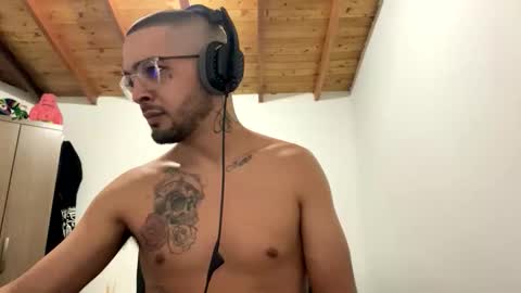 Snapshot of elfo2392 chatting on December 18, 10:16 pm Trippi online show from December 18, 10:16 pm