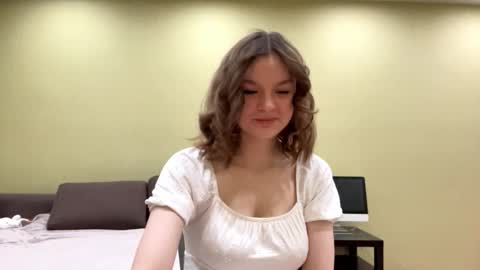 Mila online show from February 25, 3:54 pm