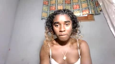 Snapshot of elia011 chatting on November 3, 11:44 am elia011 online show from November 3, 11:44 am