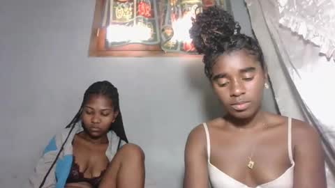 Snapshot of elia011 chatting on November 11, 6:35 am elia011 online show from November 11, 6:35 am