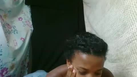 Snapshot of elia011 chatting on February 15, 7:51 am elia011 online show from February 15, 7:51 am