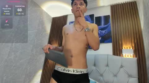 Elian Julian online show from December 1, 11:54 pm