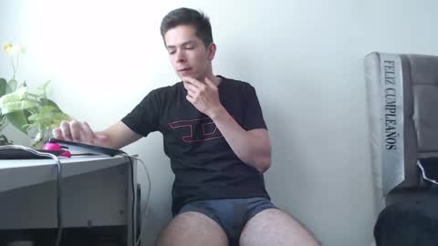 Snapshot of elian_tg chatting on June 15, 8:00 pm Elian online show from June 15, 8:00 pm