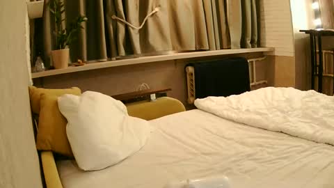 Snapshot of eliana_e chatting on February 7, 7:06 pm Eliana online show from February 7, 7:06 pm