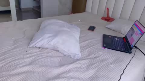 Snapshot of elianabort_ chatting on June 10, 5:45 pm Eliana Bort online show from June 10, 5:45 pm
