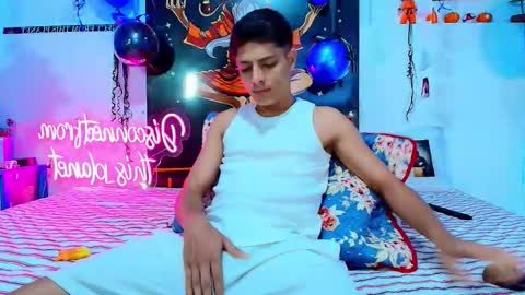 elias_salvatore_ online show from February 27, 8:53 pm