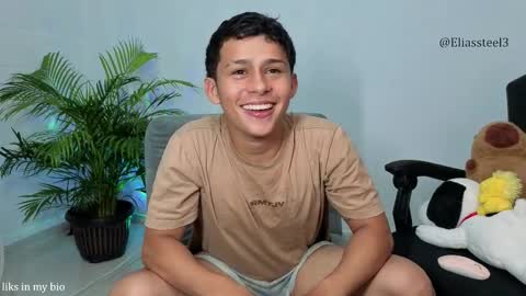 Snapshot of elias_steel1 chatting on October 6, 9:45 pm elias online show from October 6, 9:45 pm