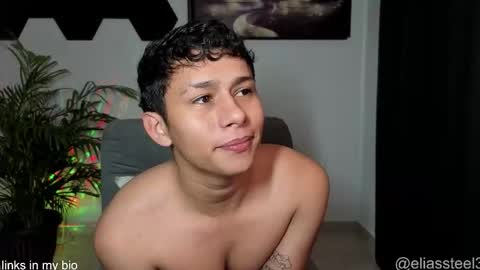 Snapshot of elias_steel1 chatting on October 16, 3:13 pm elias online show from October 16, 3:13 pm