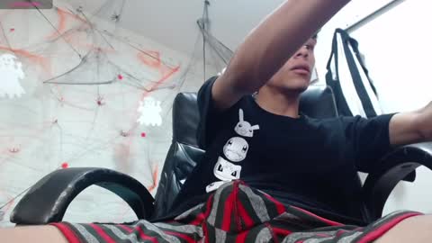 E L I A S online show from December 5, 3:59 am