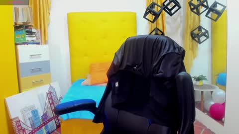 E L I A S online show from February 19, 9:39 am