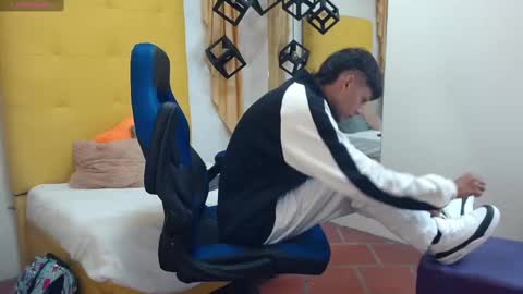 E L I A S online show from March 4, 4:06 am