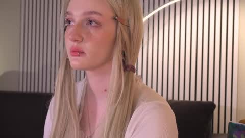 Ellie online show from April 18, 5:22 am