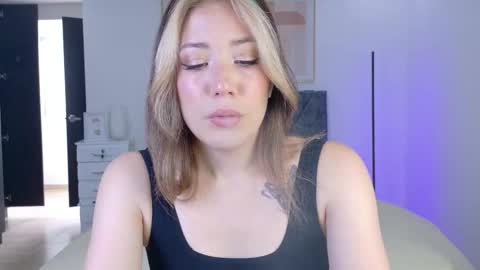 Snapshot of eliiih_ chatting on September 12, 6:19 pm eliiih_ online show from September 12, 6:19 pm