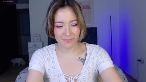 Snapshot of eliiih_ chatting on September 23, 2:14 am eliiih_ online show from September 23, 2:14 am