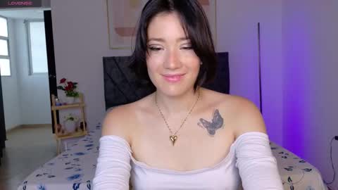 Snapshot of eliiih_ chatting on October 13, 9:59 pm eliiih_ online show from October 13, 9:59 pm