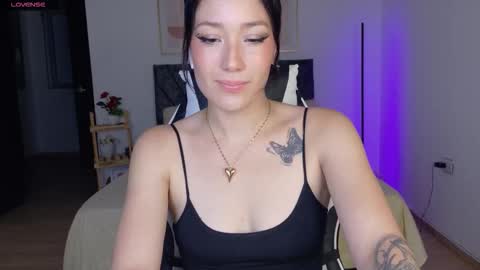 Snapshot of eliiih_ chatting on October 21, 3:18 am eliiih_ online show from October 21, 3:18 am