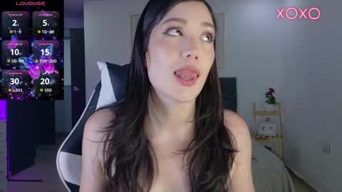 Snapshot of eliiih_ chatting on November 28, 10:23 pm eliiih_ online show from November 28, 10:23 pm