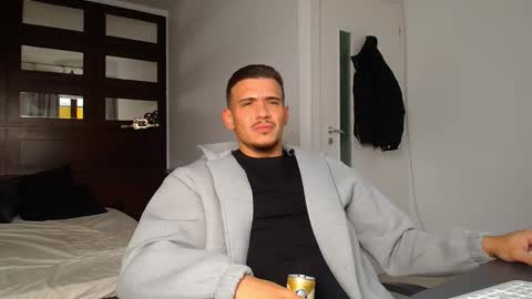 Snapshot of elijahthorne chatting on February 2, 6:23 am ElijahThorne online show from February 2, 6:23 am