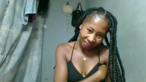 Snapshot of elina981 chatting on February 9, 10:08 am elina981 online show from February 9, 10:08 am