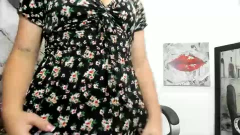 Snapshot of elinaax chatting on November 12, 10:41 pm Elina online show from November 12, 10:41 pm