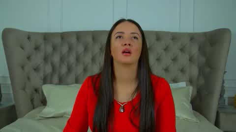 ElinaBellucci online show from February 5, 4:50 am