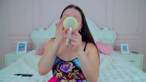 ElinaBellucci online show from April 1, 4:35 am