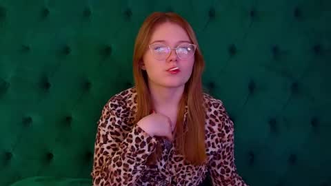 Snapshot of elinavale chatting on March 2, 5:08 am elinavale online show from March 2, 5:08 am