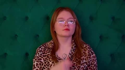 Snapshot of elinavale chatting on March 2, 7:15 am elinavale online show from March 2, 7:15 am