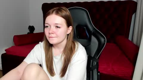 Snapshot of elinavale chatting on June 11, 2:53 am elinavale online show from June 11, 2:53 am