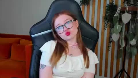 Snapshot of elinavale chatting on June 16, 5:43 am elinavale online show from June 16, 5:43 am