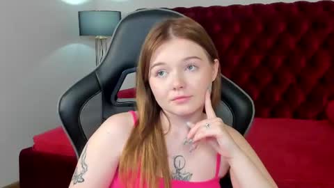 Snapshot of elinavale chatting on June 29, 10:15 am elinavale online show from June 29, 10:15 am