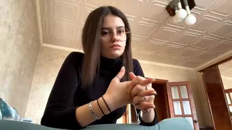 Snapshot of elindente chatting on November 22, 5:28 am Lola online show from November 22, 5:28 am