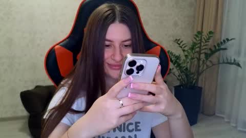 Elina online show from November 15, 10:15 pm