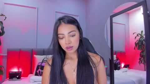 Elisa online show from December 4, 8:28 pm