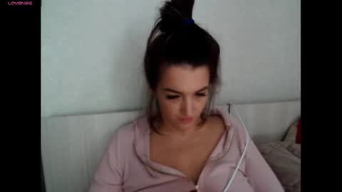 Snapshot of elisa_dove208 chatting on October 15, 5:18 am elisa_dove208 online show from October 15, 5:18 am