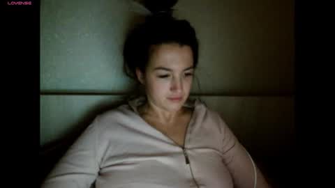 Snapshot of elisa_dove208 chatting on November 5, 12:21 am elisa_dove208 online show from November 5, 12:21 am