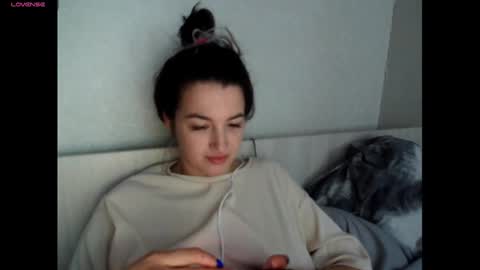 Snapshot of elisa_dove208 chatting on November 14, 6:01 am elisa_dove208 online show from November 14, 6:01 am