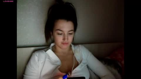 Snapshot of elisa_dove208 chatting on November 19, 3:39 am elisa_dove208 online show from November 19, 3:39 am