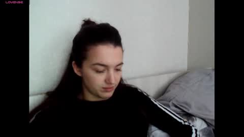 Snapshot of elisa_dove208 chatting on November 22, 8:35 am elisa_dove208 online show from November 22, 8:35 am