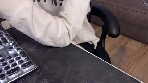 Snapshot of elisa_north chatting on March 1, 10:45 am Elisa North online show from March 1, 10:45 am