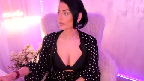 Snapshot of elisabaxter chatting on April 27, 4:10 am Maria online show from April 27, 4:10 am