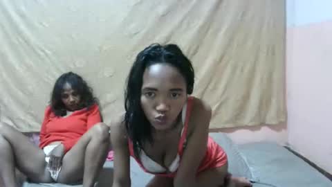 Snapshot of elisabet88 chatting on September 17, 9:05 pm elisabet88 online show from September 17, 9:05 pm