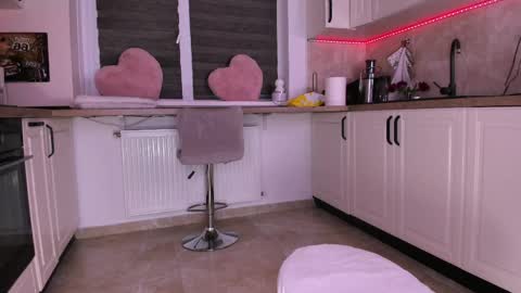 elisabeth_jason online show from June 2, 4:14 am
