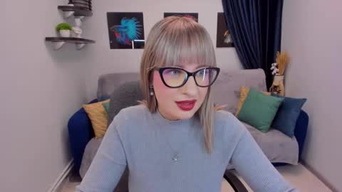 Snapshot of elisabethmills chatting on January 1, 2:52 pm Elisabeth online show from January 1, 2:52 pm