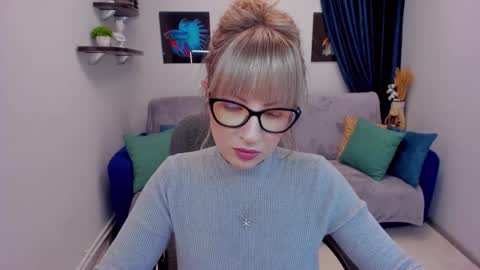 Snapshot of elisabethmills chatting on January 3, 7:39 pm Elisabeth online show from January 3, 7:39 pm