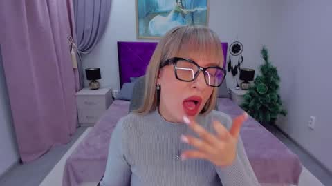 Snapshot of elisabethmills chatting on January 15, 11:21 am Elisabeth online show from January 15, 11:21 am